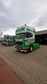 20250330-Tom-Holding-00364 20250330-Tom-Holding-00364